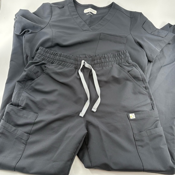 Resurge Tops - Resurge small gray women’s scrub set